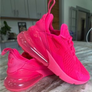 🔥 NIKE Triple Hyper Pink Air Max 270 Sz 5 Women’s